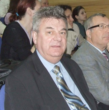 Rectorul Universităţii Ovidius a pus pe făraş trei decani